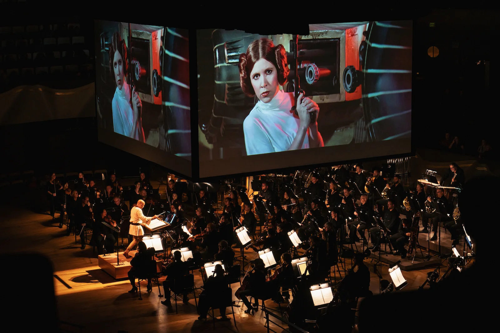 交响乐团演奏电影配乐现场